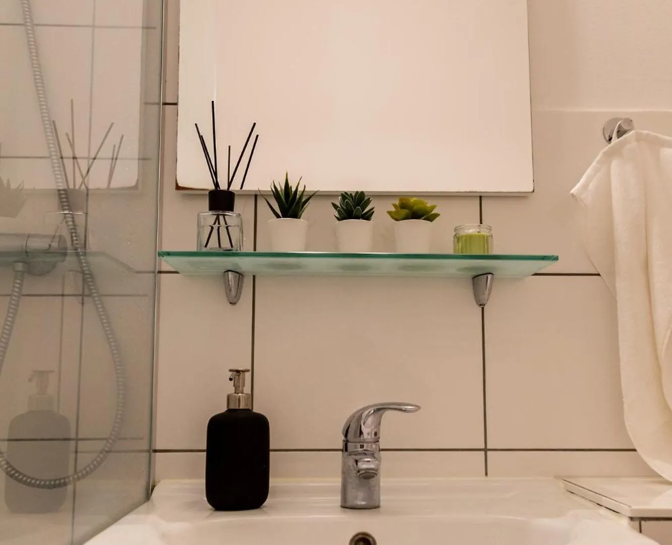 Urban Heaven Stays - 2 Bedroom Apartment Brema 0*,  Germania
